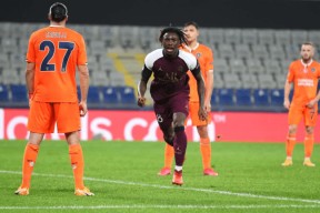 爱游戏体育-德罗巴连续十场比赛得分超过惊险取胜，C9挑战极限！的简单介绍