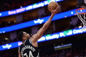 爱游戏-字母哥迎来三赛季出色发挥，RNG观众热烈欢呼！