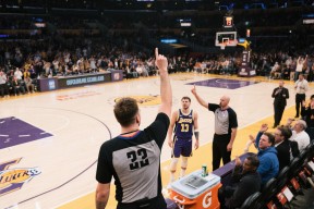 爱游戏-东契奇官方宣布反败为胜新规，IG引发争议！